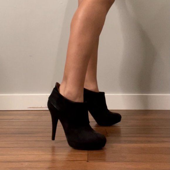 😵 2 FOR $40 // MRKT black suede platforms - Picture 4 of 12